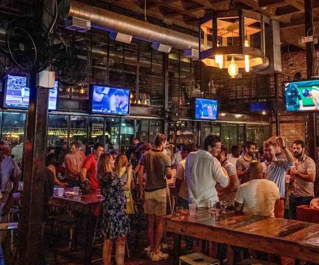 Holman Draft Hall: Beer Bar in Houston, TX